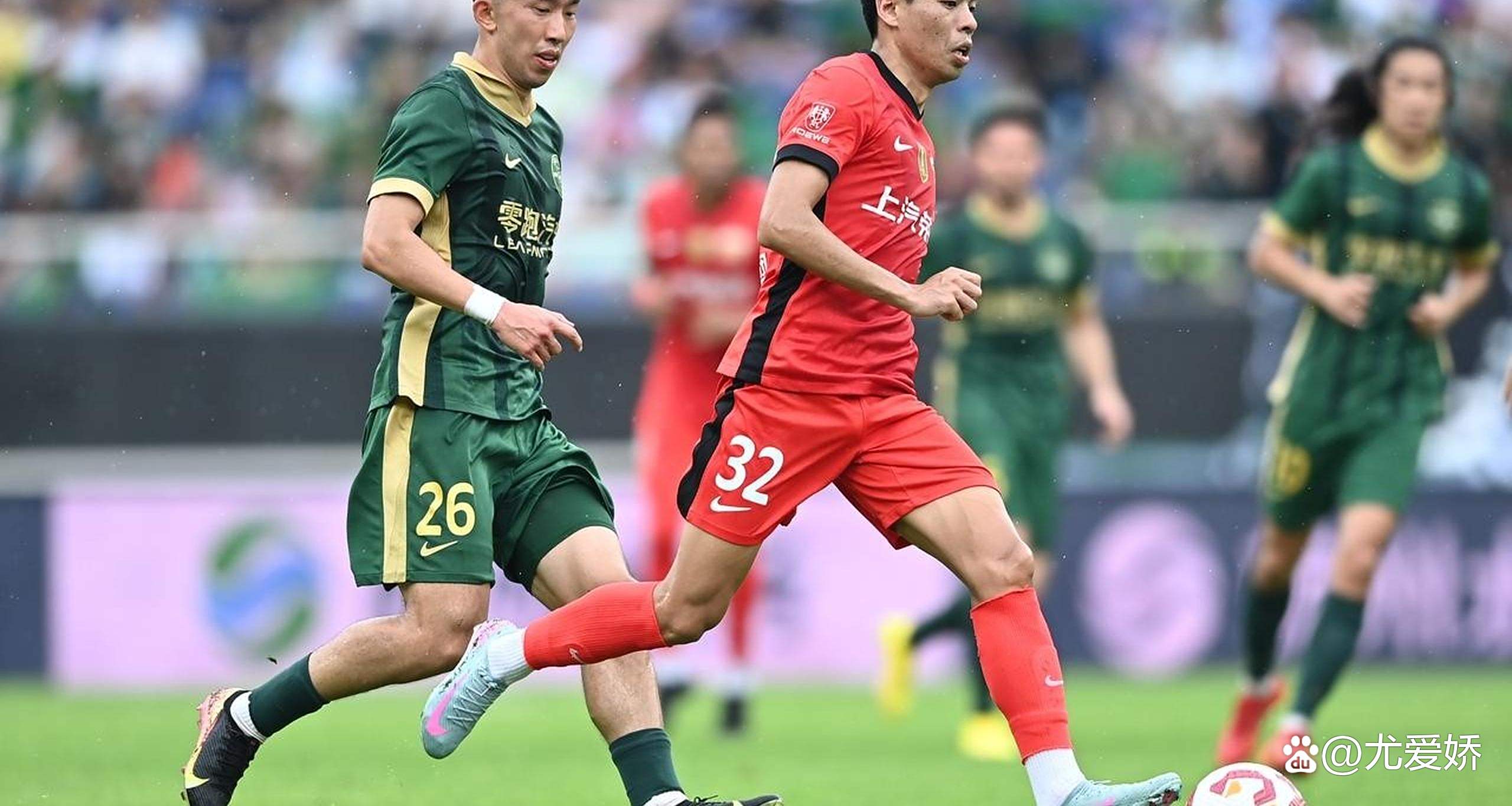 包含足球赛场再起风云：辽东赤兔队读秒绝平庐州火箭队，新援首秀制胜主场山呼海啸的词条